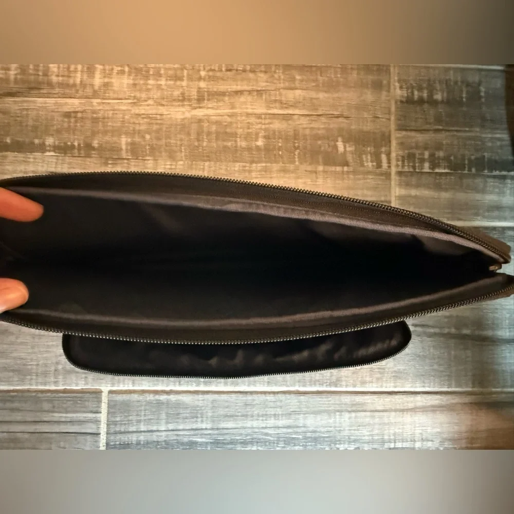 Tumi modern functional